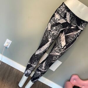 Lululemon size 8 leggings